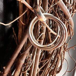 Silpada Sterling Silver 5 Ring Intertwined circle pendant  S1637